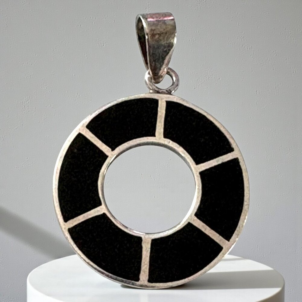 ALF Thai 925 Sterling Silver‎ Inlaid Black Onyx Circular Pendant